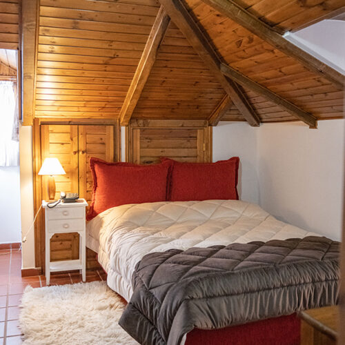 Σοφίτα 2κλινη με τζάκι