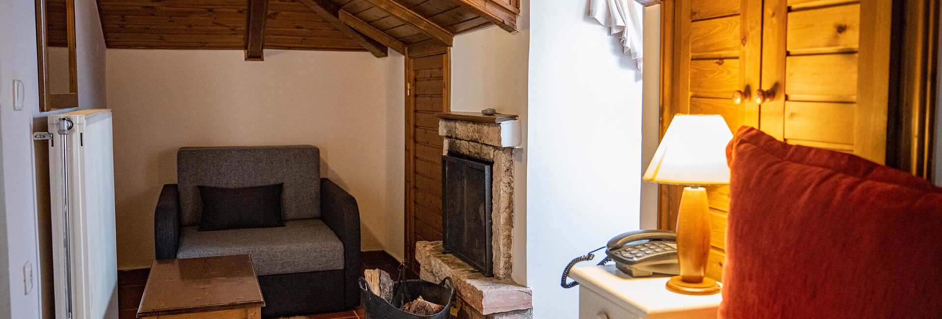 Σοφίτα 2κλινη με τζάκι